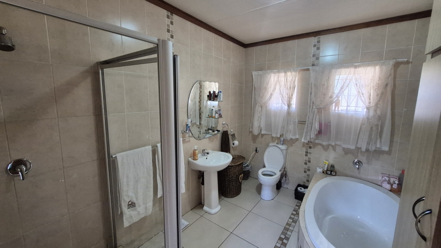 4 Bedroom Property for Sale in Jim Fouchepark Free State